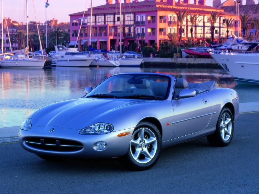  Jaguar XK8 Convertible 1996 года  (фото 17 из 21)